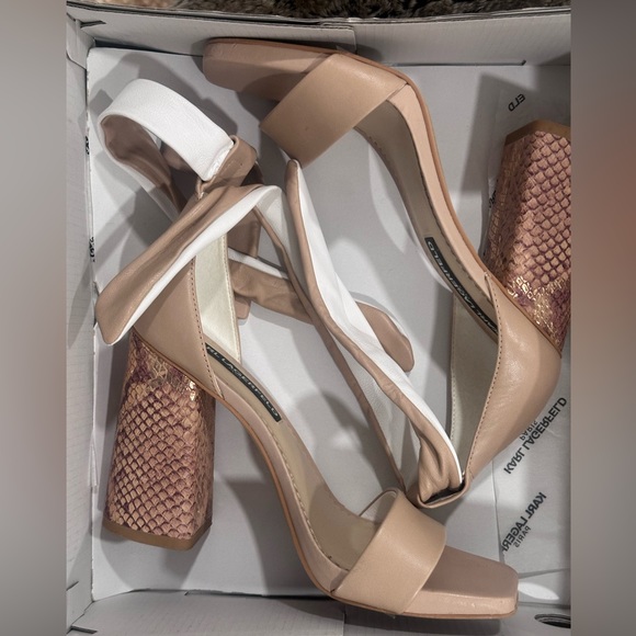 Karl Lagerfeld Mabli  Ankle Strap Sandals Size 7.5 $149 - Picture 5 of 5